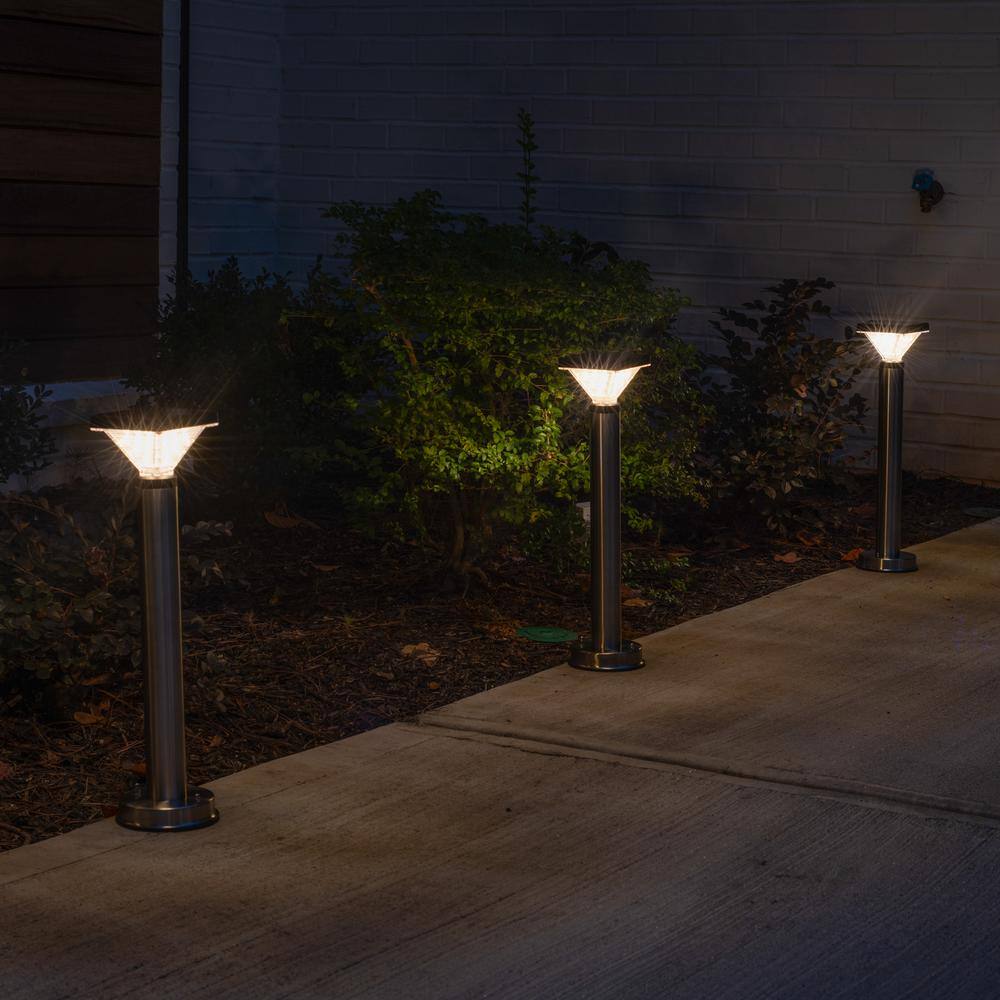 Luxor Stainless Steel Solar LED Pathway Light, 20.25-inch