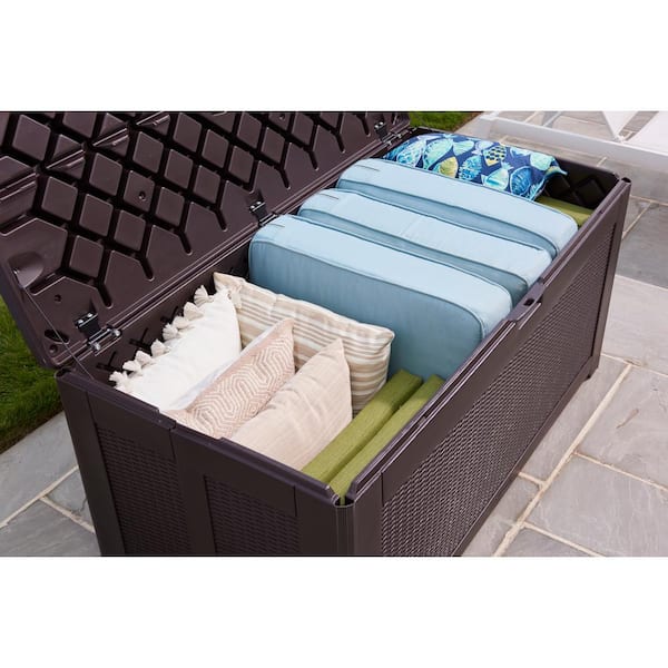 Rubbermaid 17-in L x 18-in 19-Gallon Sandstone Plastic Deck Box in the Deck  Boxes department at