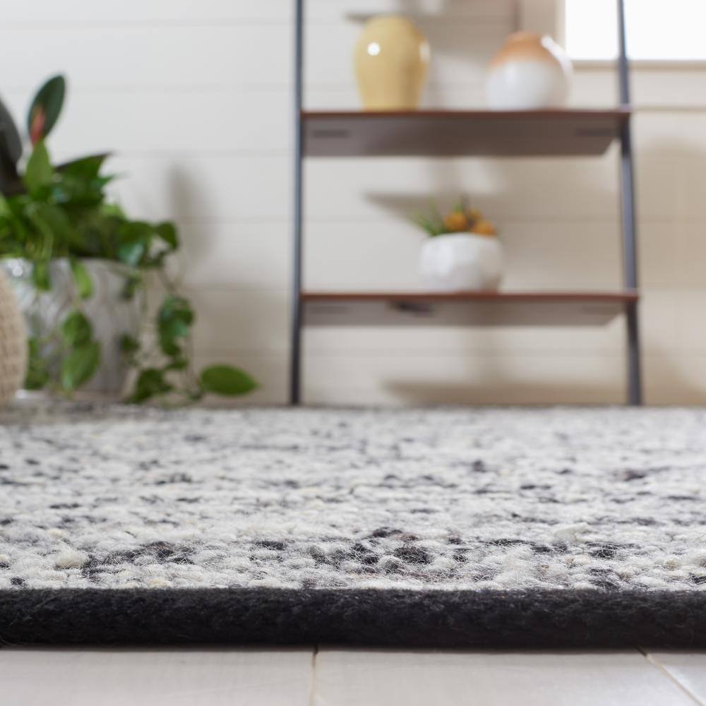 Natura Black and Gray Handwoven Wool Area Rug