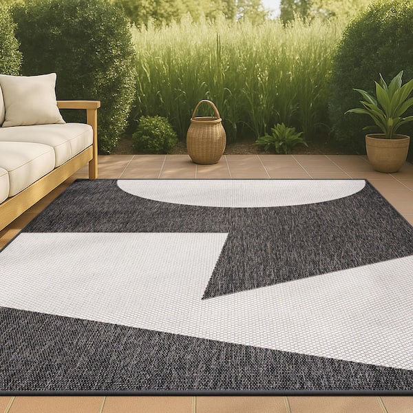 Lucian Modern Geometric Abstract 2-Tone Black/Cream 5 ft. x 8 ft. Indoor/Outdoor Area Rug