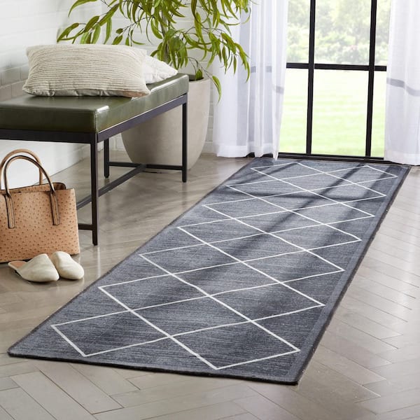 https://images.thdstatic.com/productImages/bc74041d-0ff3-45f3-91a2-0d9a8201383a/svn/grey-well-woven-area-rugs-kc-128-2l-4f_600.jpg