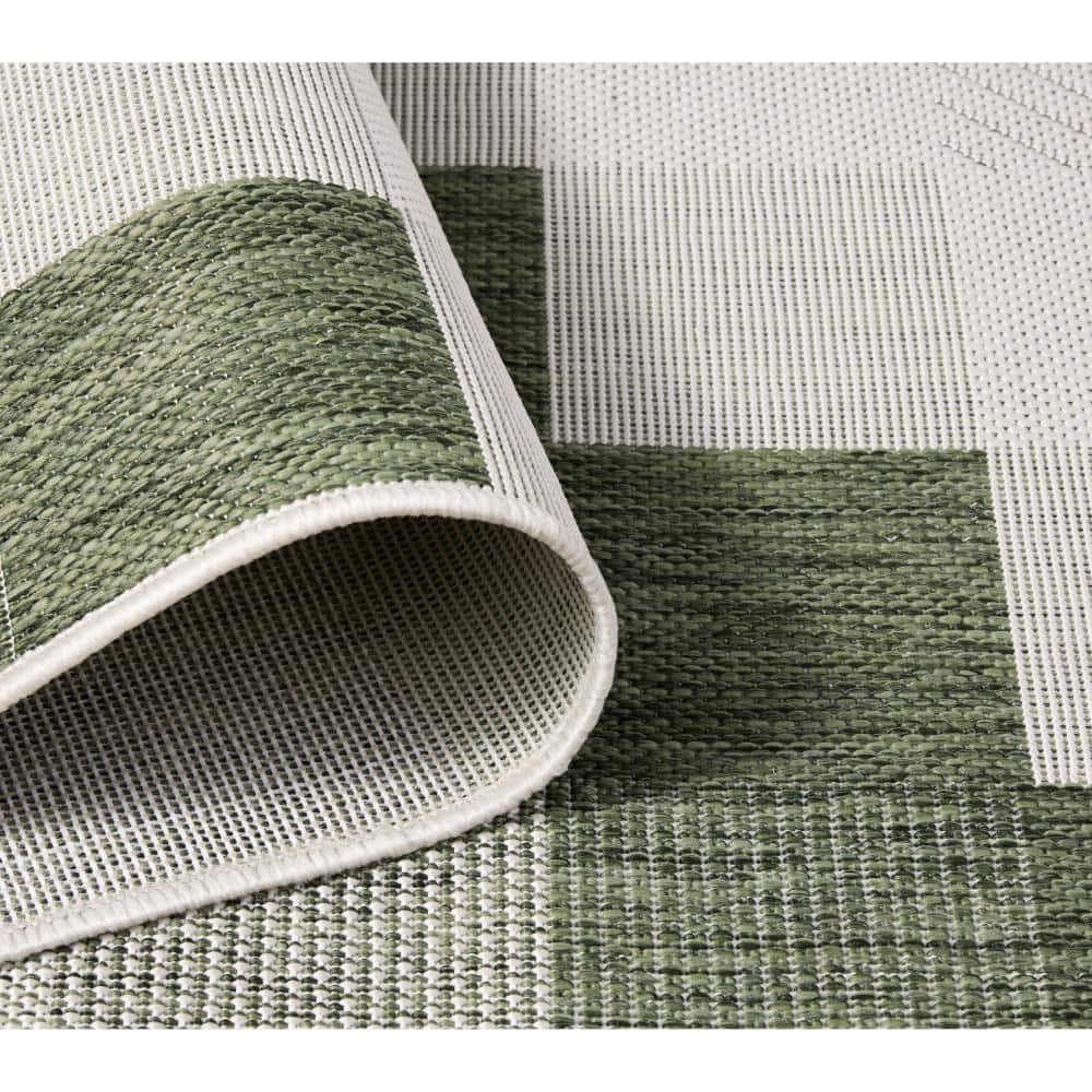 Green and Cream Chevron Pattern Outdoor Synthetic Area Rug 5' x 7'