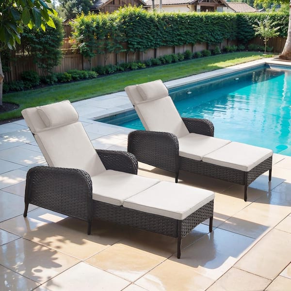 ArcoBay 2-Piece Brown Wicker Outdoor Chaise Lounge Rattan Chaise Lounge with Olefin Beige Cushions