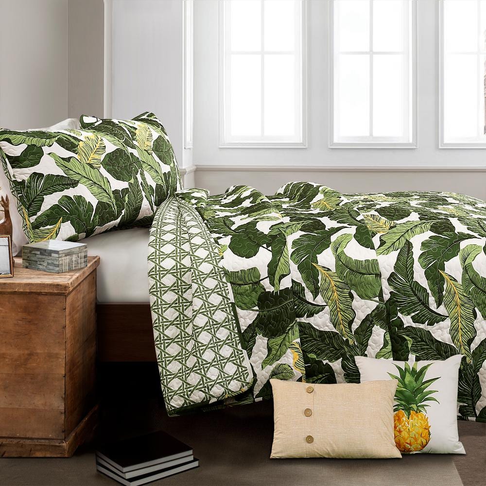 Full Reversible White and Green Microfiber Quilt Set