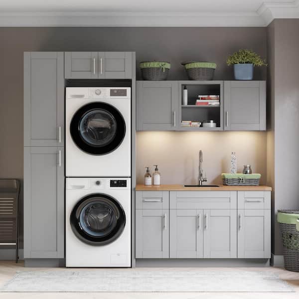 75 Laundry Room with an Utility Sink and Shaker Cabinets Ideas You'll Love  - January, 2024
