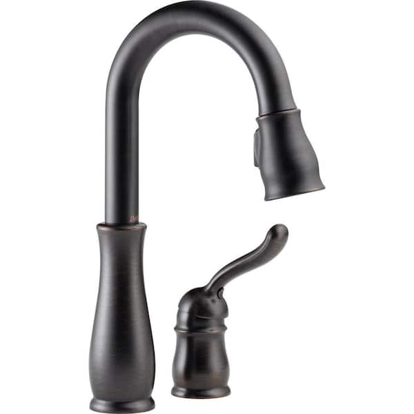 Delta Leland Single-Handle Pull-Down Sprayer Kitchen Faucet with MagnaTite Docking in Venetian Bronze
