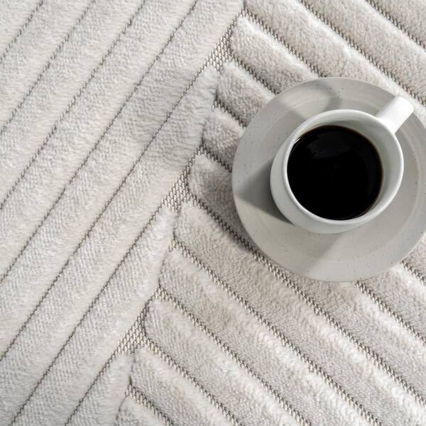 nuLOOM Amal High-Low Geometric Indoor/ Outdoor Cream 3 ft. x 8 ft