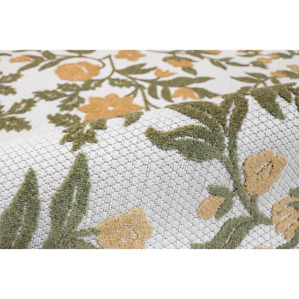 Ivory and Gold Floral Synthetic Outdoor Rug 3'6" x 5'6"