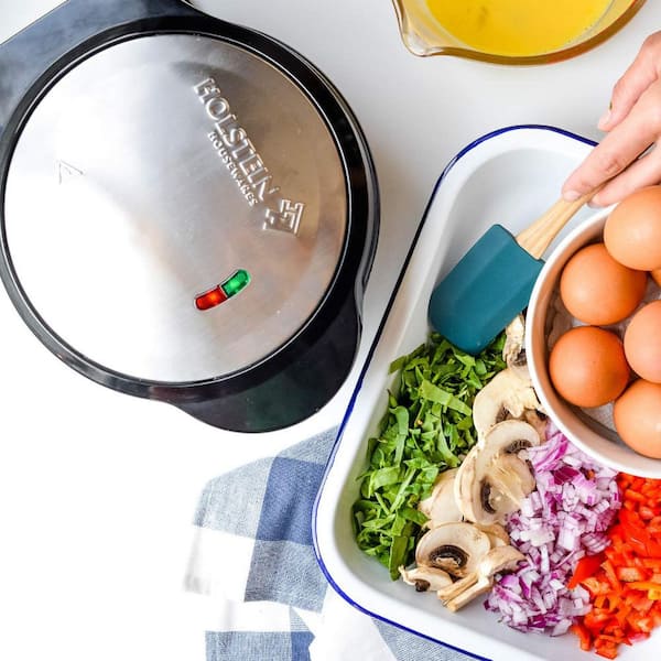 https://images.thdstatic.com/productImages/bced958f-2798-4a0a-bab4-c154fab4333c/svn/red-stainless-steel-holstein-housewares-egg-cookers-hh-09125007r-fa_600.jpg