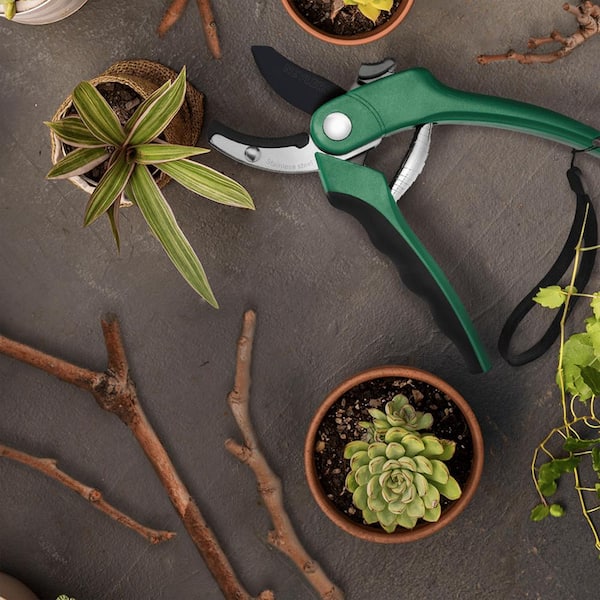 https://images.thdstatic.com/productImages/bcffe835-dfb8-4bed-b6c2-7b73553040a8/svn/nevlers-pruning-shears-mgshearan27-c3_600.jpg