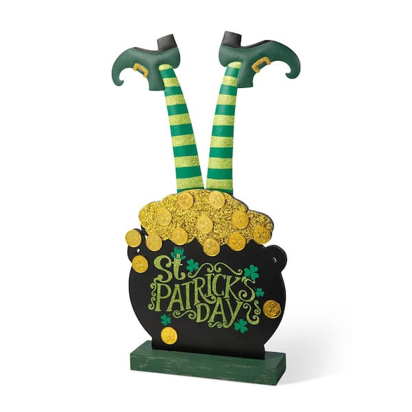 Glitzhome 24 in. Wooden St. Patrick's Leprechaun Pot of Gold Porch Decor(KD)