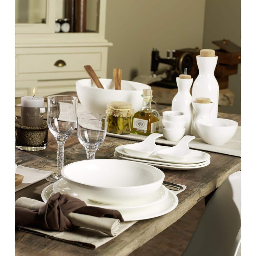 Villeroy & Boch White 16-Piece Porcelain Dinnerware Set, Service for 4