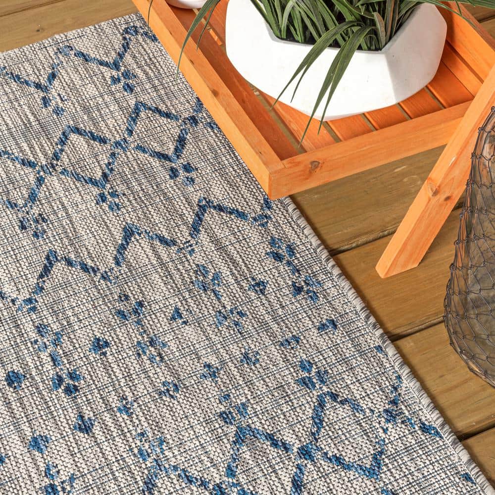 Light Gray and Navy Square Synthetic Geometric Area Rug