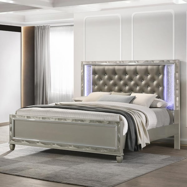 NEW CLASSIC HOME FURNISHINGS New Classic Furniture Radiance Silver Wood Frame King Panel Bed