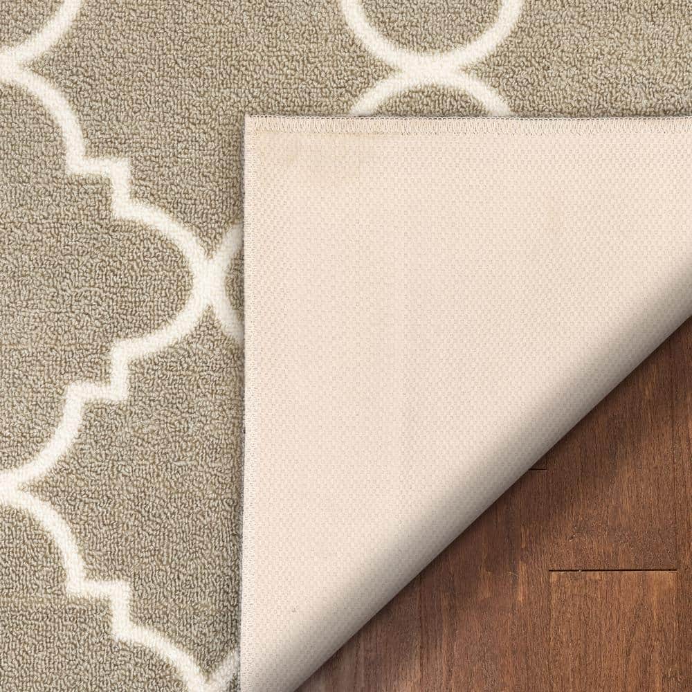 Gray and White Synthetic Trellis 2' x 7' Runner Rug