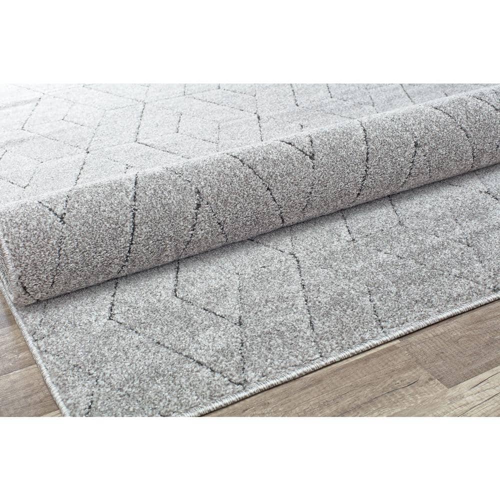 Gray Geometric Stain-Resistant Synthetic Area Rug 2' x 4'