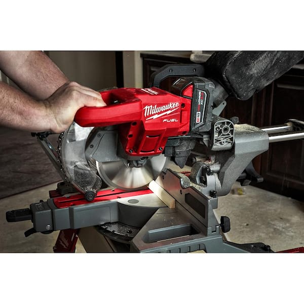 Milwaukee - M18 FUEL 18V Lithium-Ion Brushless Cordless 7-1/4 in. Dual Bevel Sliding Compound Miter Saw Kit with Extra Blade