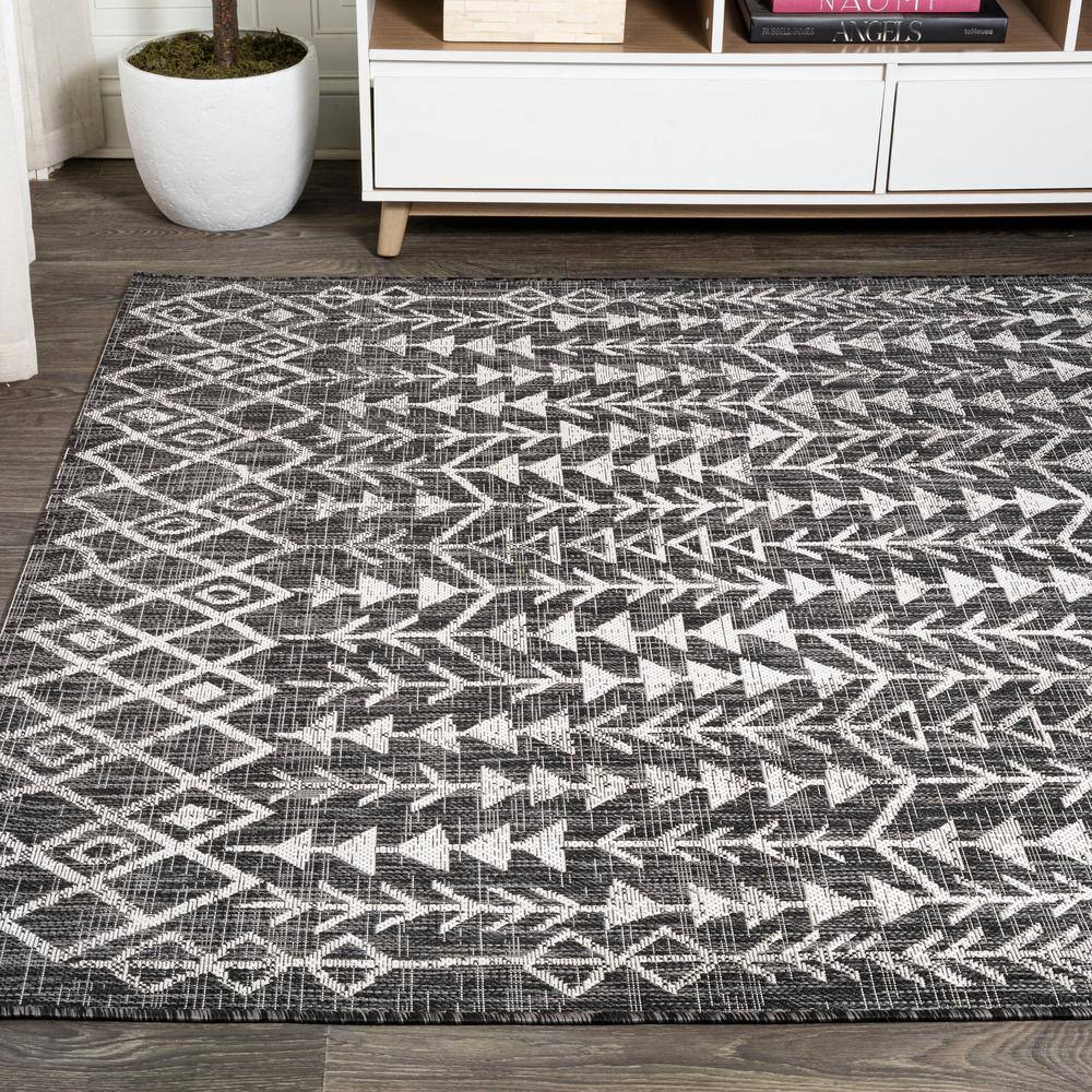 4' x 6' Black and Ivory Geometric Synthetic Area Rug