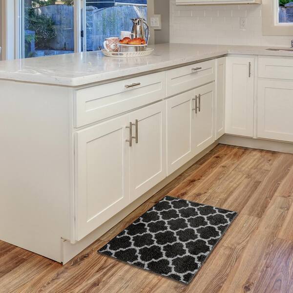 Seyward Titanium 2 ft. x 3 ft. Trellis Area Rug