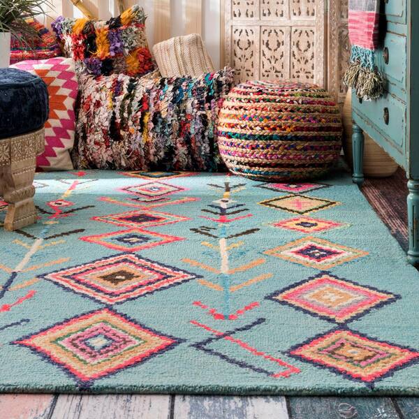 https://images.thdstatic.com/productImages/bda4b3f8-6fba-49b8-9c68-0512ae1ee205/svn/turquoise-nuloom-area-rugs-mjsm18c-26010-1d_600.jpg