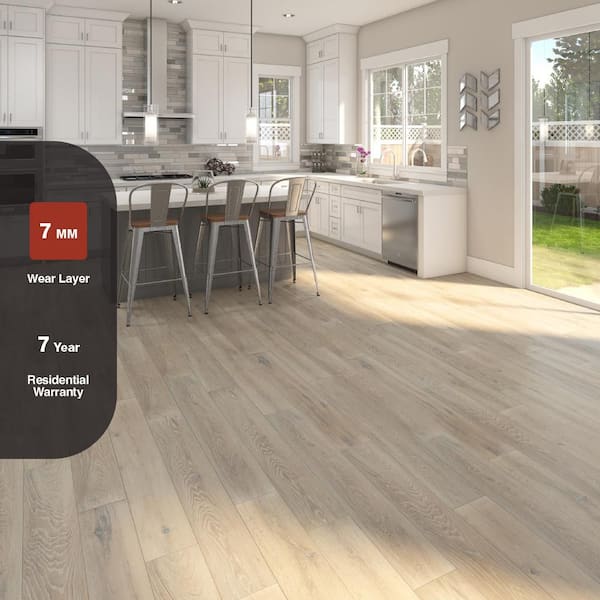 Camden Lake Oak 7 mm T x 8 in. W Laminate Wood Flooring (23.9 sqft/case)