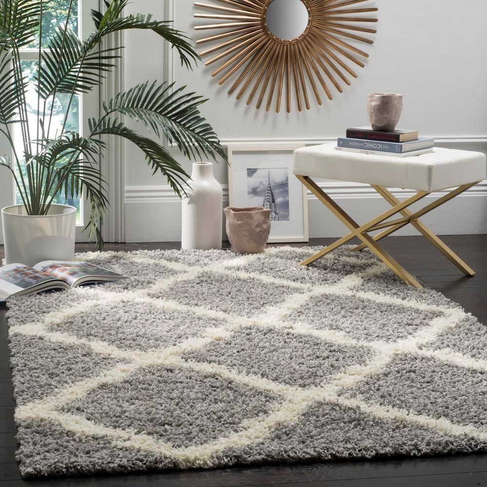 Ivory and Grey Geometric Shag Rug, Synthetic 5'1" x 7'6"