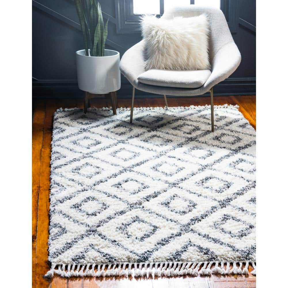 Ivory Geometric Braided Edge Shag Rug 5' x 8'