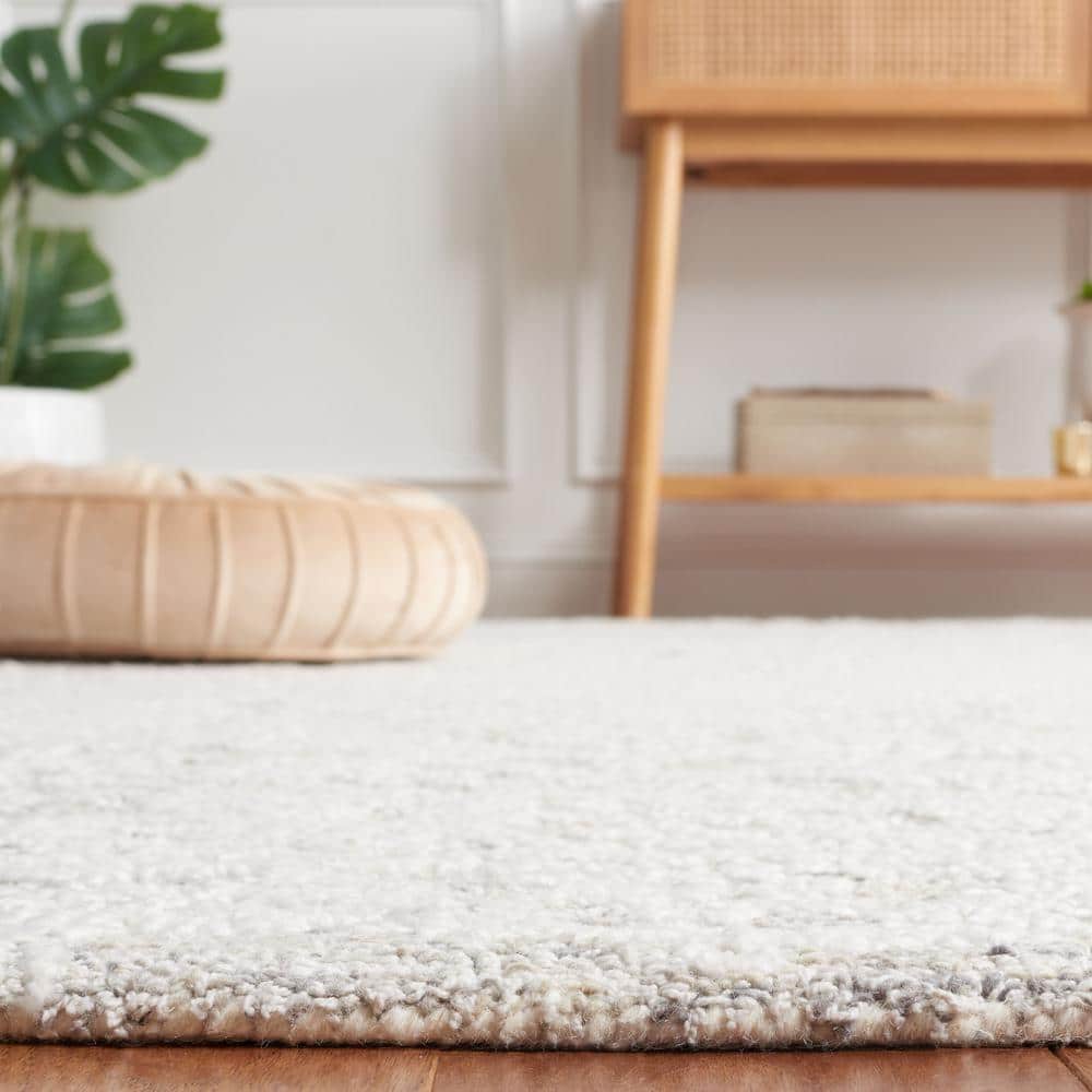 Ivory and Silver 6' x 9' Hand-Tufted Wool Area Rug