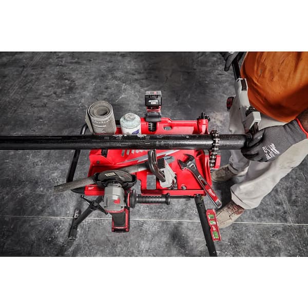 Milwaukee 6 in. Cast Iron Coated Pipe Jaw Leveling Tripod Chain