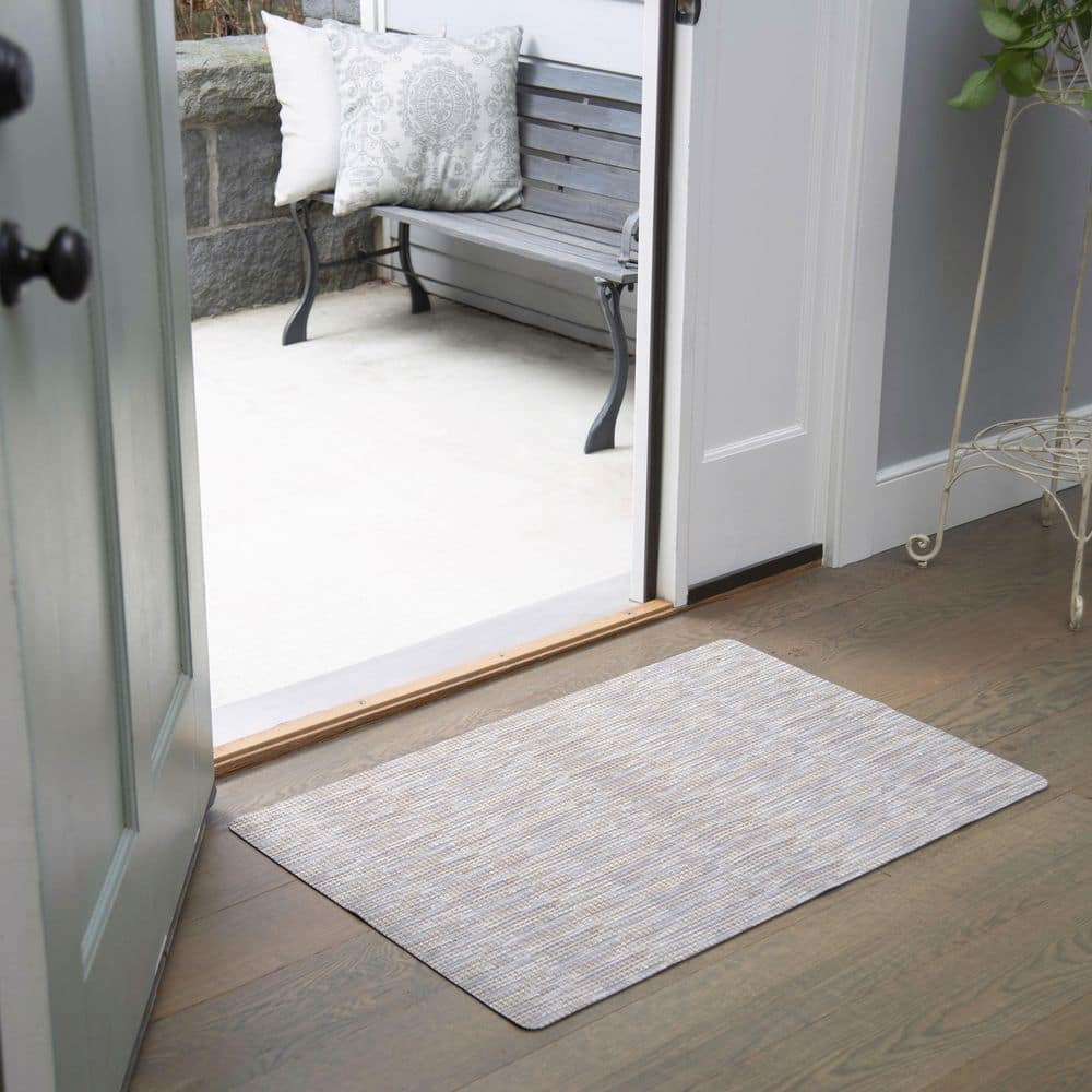 Smooth Step Grey and Gold Houndstooth Utility Mat
