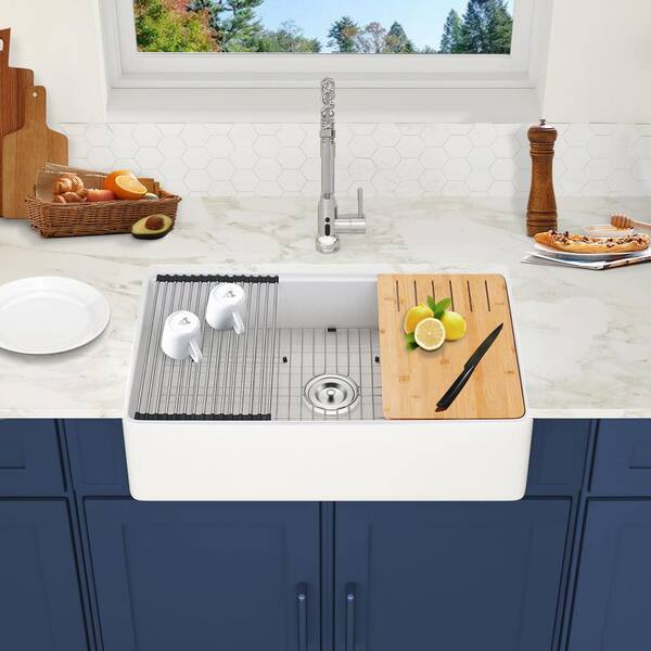 33in W x 20in D Farmhouse Kitchen Sink Ceramic Single Bowl with Grid  Strainer Apron Front