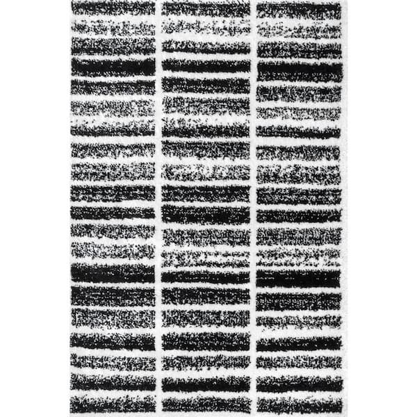 nuLOOM Celyn Distressed Stripes Cozy Shag Black and White 5 ft. 3 in. x 7 ft. 7 in. Indoor Area Rug