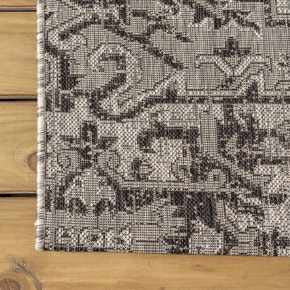 Estrella Bohemian Medallion Black/Gray 5' Round Synthetic Area Rug