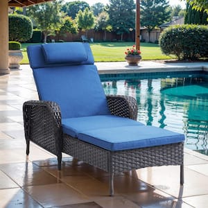 ArcoBay 1-Piece Brown Wicker Outdoor Chaise Lounge Rattan Chaise Lounge with Olefin Navy Blue Cushions