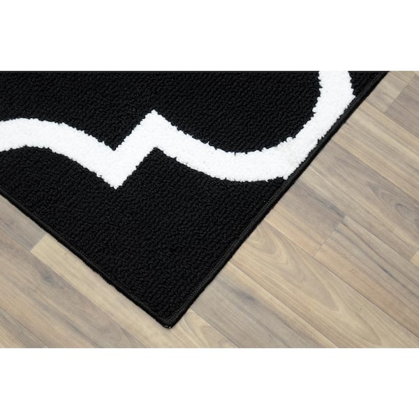Large Quatrefoil Black/White 3 ft. x 4 ft. Area Rug
