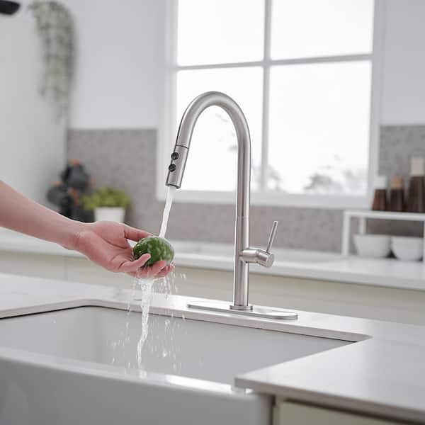 Single Handle Pull Down Sprayer Kitchen Faucet in Brushed Nickel