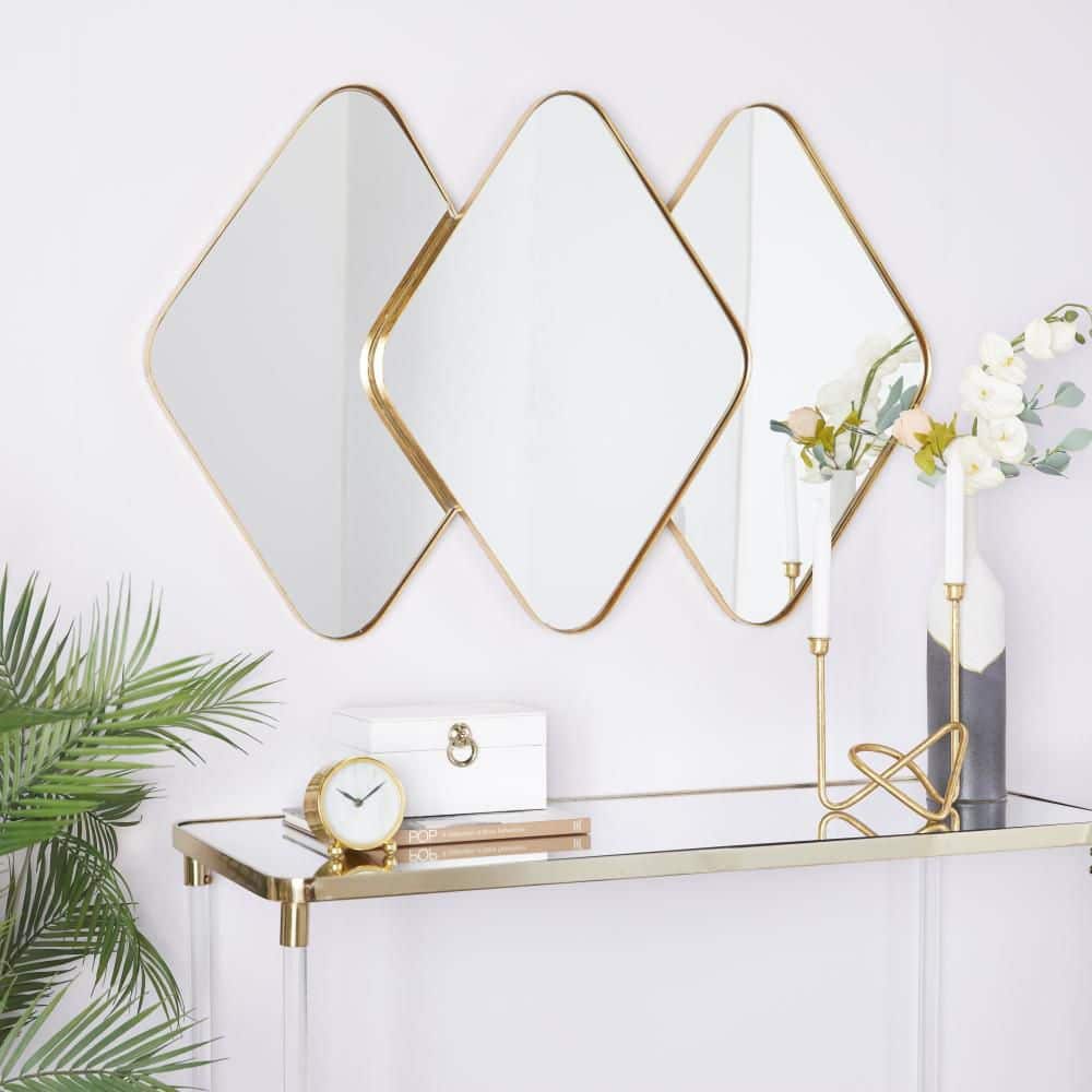 CosmoLiving by Cosmopolitan 28 in. x 43 in. Overlapping Diamond