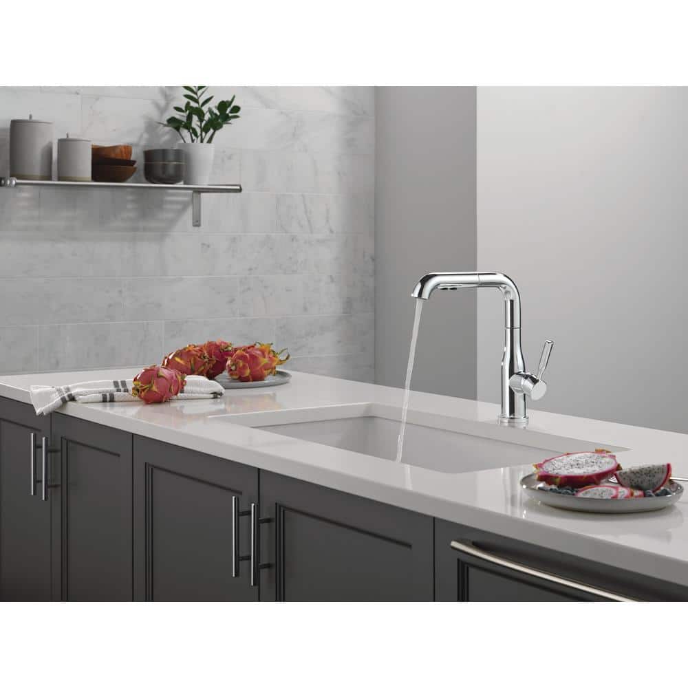 Chrome Single Handle Pull-Out Sprayer Kitchen Faucet