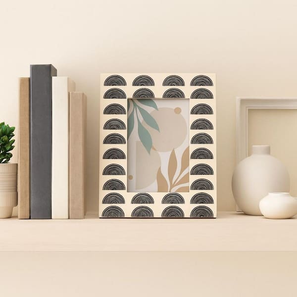 Liv & Skye 4 in. x 6 in. Ivory/Black Resin Black Arches Photo Frame
