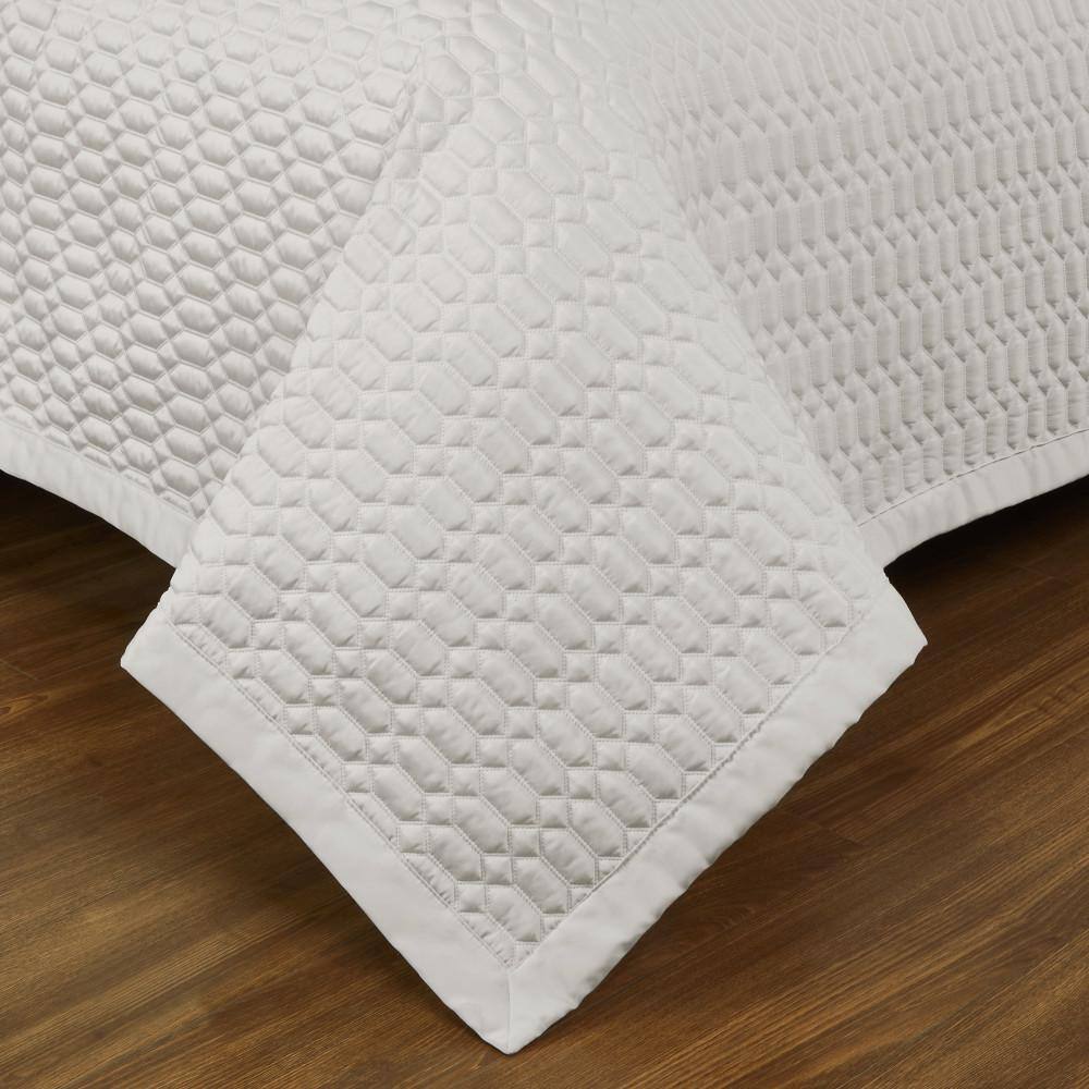 Ivory Puff Satin King Quilt Set with Geometric Stitching