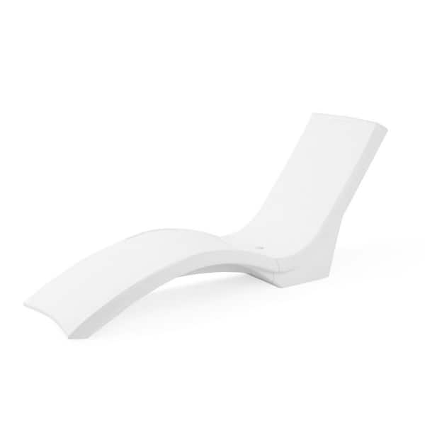 Step2 Vero In-Pool and Patio Outdoor Lounger Chair Resin White