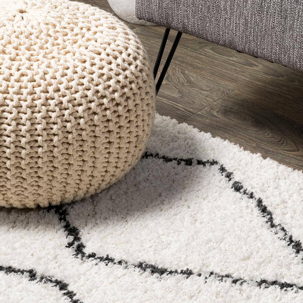 Catala Moroccan Diamond Shag 3'x5' Black and White Area Rug