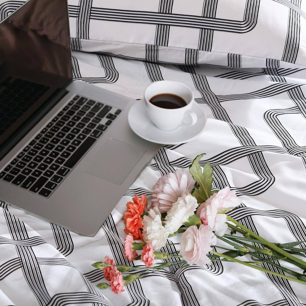 Mainline White and Black Microfiber Twin Duvet Cover Set