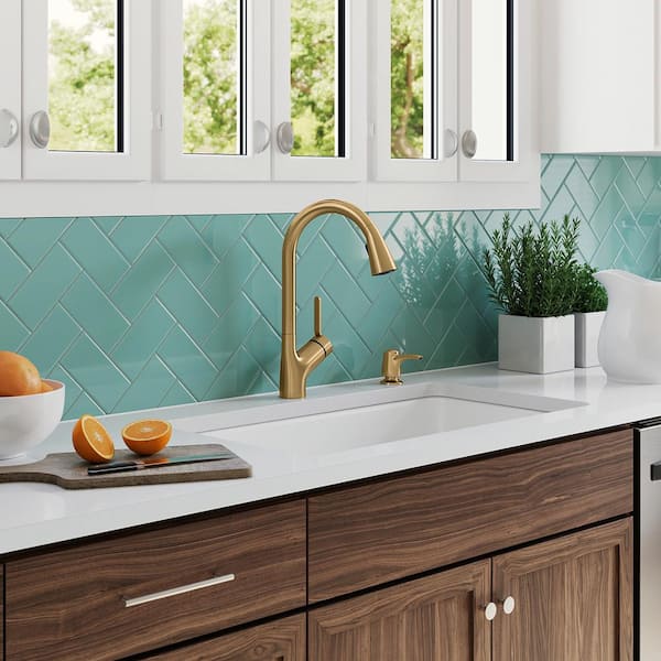 Setra Single-Handle Pull-Down Sprayer Kitchen Faucet in Vibrant Brushed Moderne Brass