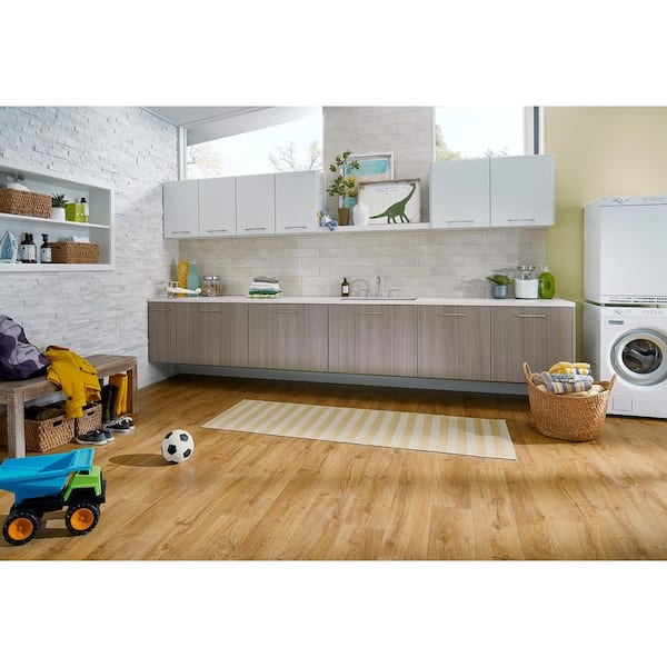 Pergo - Outlast+ Marigold Oak 12 mm T x 7.4 in. W Waterproof Laminate Wood Flooring (19.63 sqft/case)