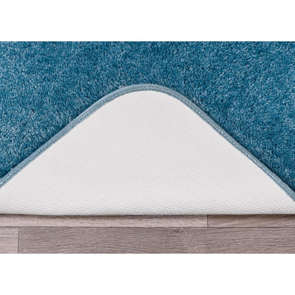 Traditional Plush Sea Foam Washable Nylon Bathroom Rug Runner - On