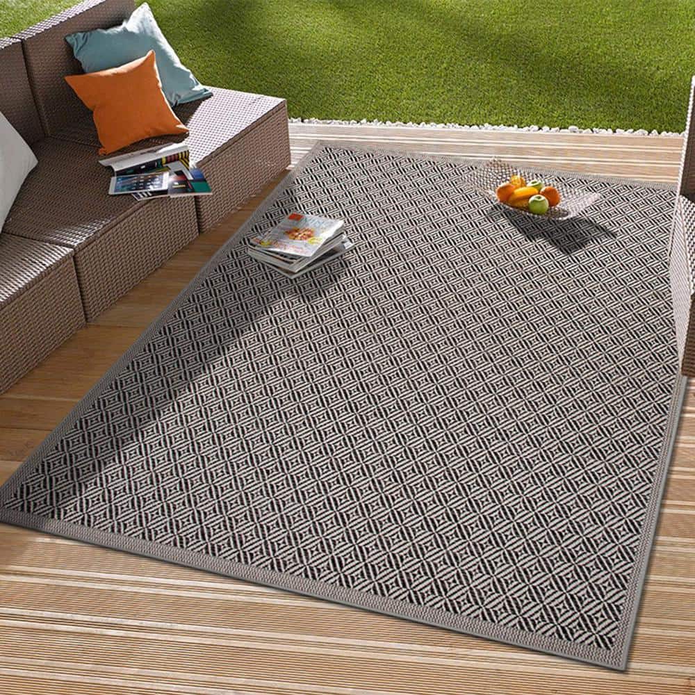 Geometric Flat Woven 5' x 7' Synthetic Indoor/Outdoor Rug