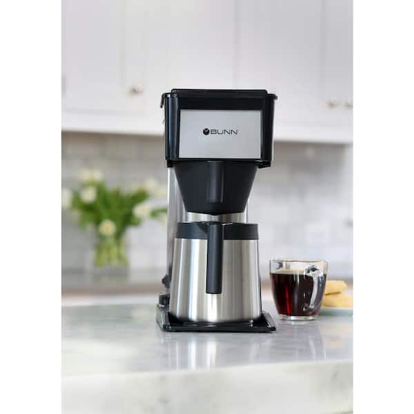 https://images.thdstatic.com/productImages/bfc224b6-eb11-46f5-a0bf-1e4aff86409a/svn/black-stainless-steel-bunn-drip-coffee-makers-38200-0016-31_600.jpg