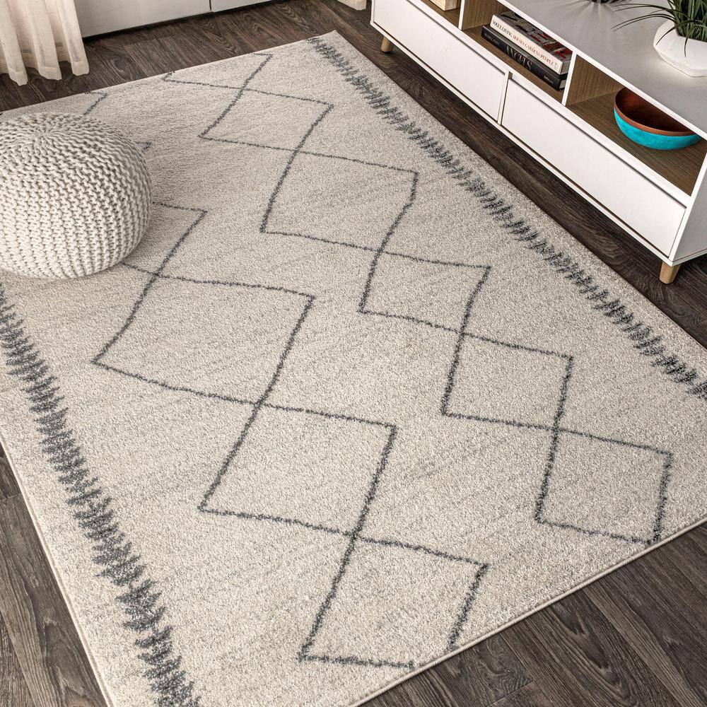 Gray and Ivory Geometric Rectangular Area Rug 3' x 5'
