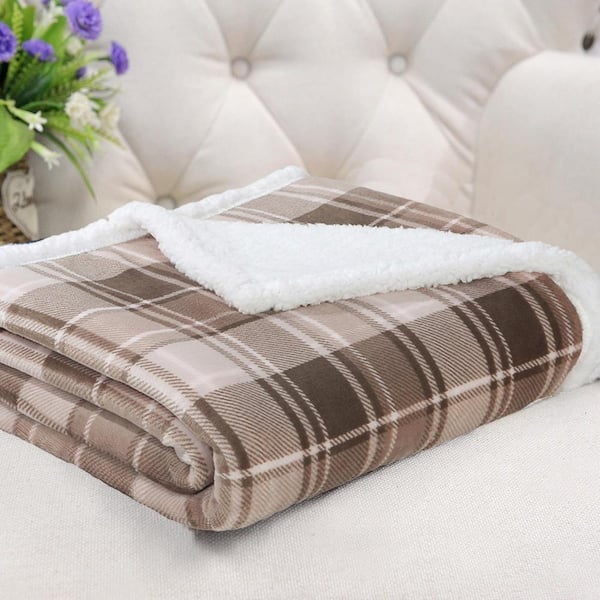 Flannel and sherpa online blanket